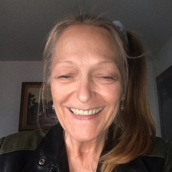 Meet your Posher, Gretchen - Picture 2 of 2